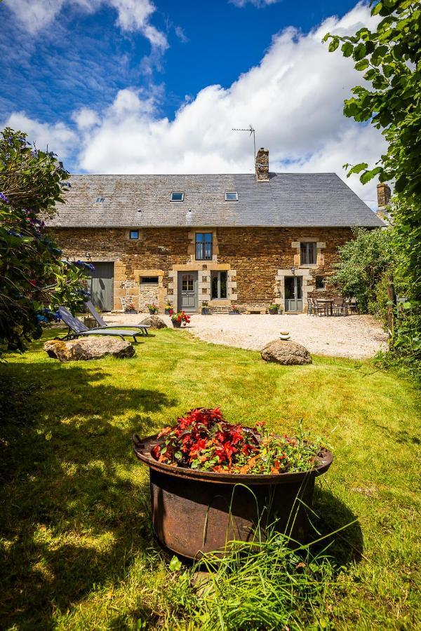 Les Prairies Du Mont - Le Gite De La Chapelle Sougéal Exterior foto