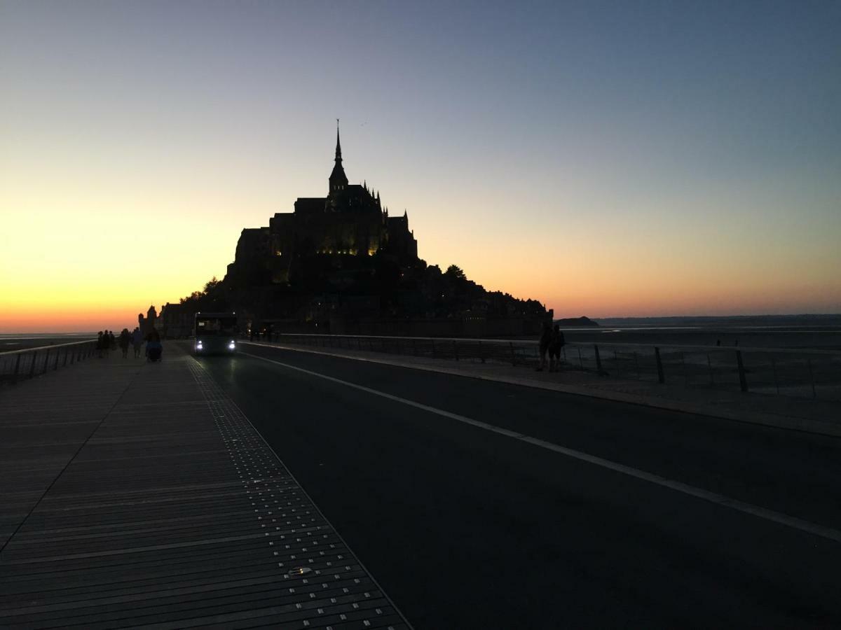 Les Prairies Du Mont - Le Gite De La Chapelle Sougéal Exterior foto